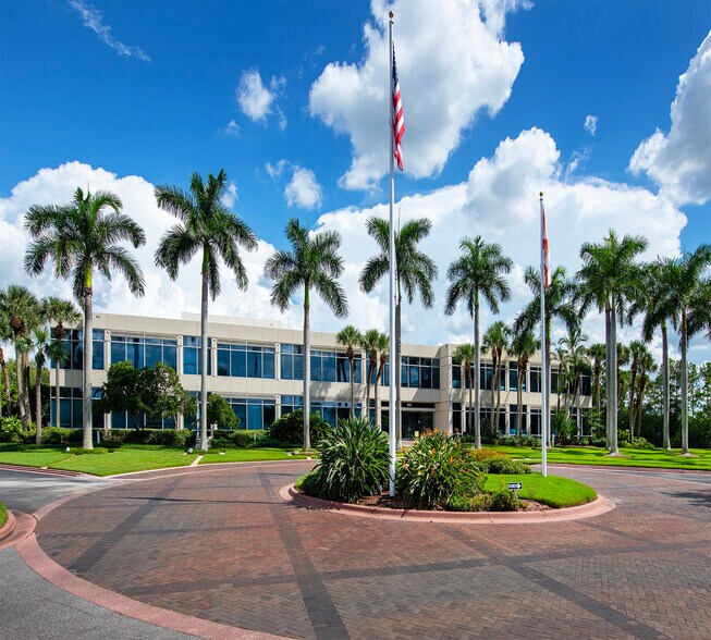 560 Carillon Pky, Saint Petersburg, FL à louer - Photo du bâtiment - Image 1 de 18