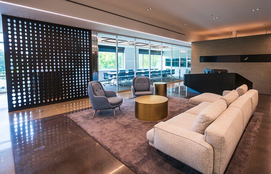 13100 Wortham Center Dr, Houston, TX for lease - Building Photo - Image 3 of 8