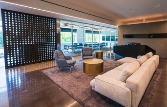 13100 Wortham Center Dr, Houston, TX à louer Photo intérieure- Image 1 de 6