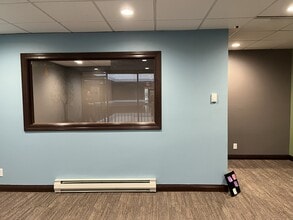 2727 N Grandview Blvd, Waukesha, WI for lease Interior Photo- Image 2 of 4