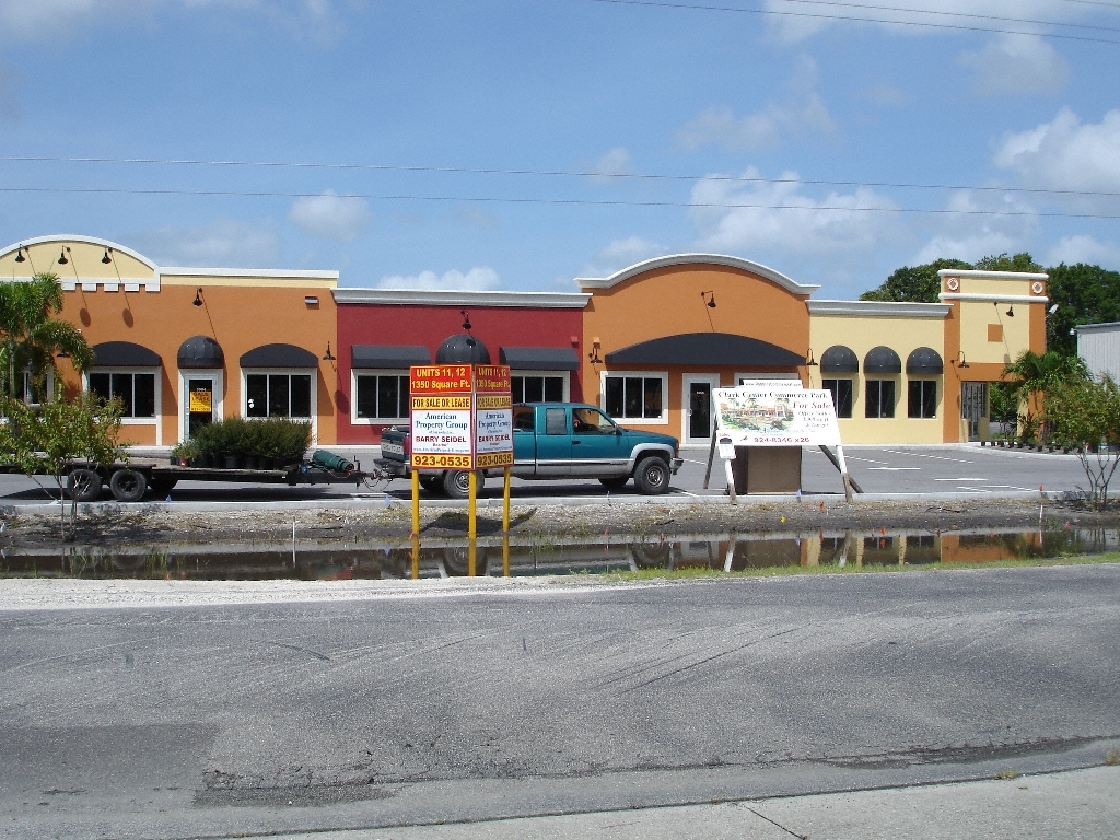 5952-6012 Clark Center Ave, Sarasota, FL à louer Photo du bâtiment- Image 1 de 21