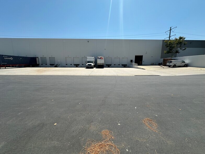 5150 Eucalyptus Ave, Chino, CA à louer - Photo du bâtiment - Image 3 de 3