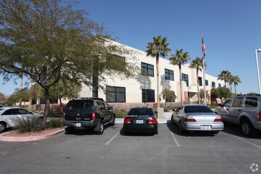 700 N Rancho Dr, Las Vegas, NV à louer - Photo du bâtiment - Image 3 de 3