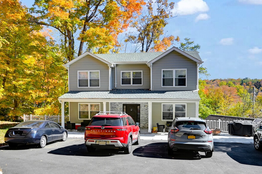 Hxh & Qty Realty LLC portfolio of 2 properties for sale on LoopNet.ca - Building Photo - Image 2 of 28