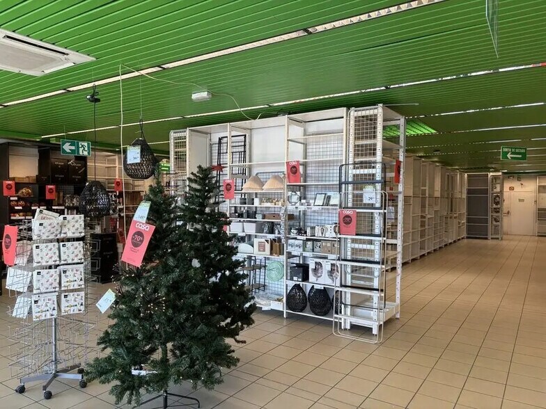 Retail in Schweighouse-sur-Moder for lease - Building Photo - Image 3 of 7