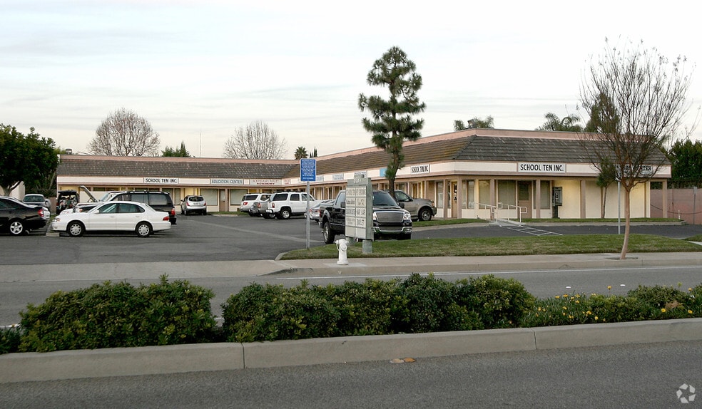 9555 Garfield Ave, Fountain Valley, CA à louer - Photo du bâtiment - Image 2 de 4