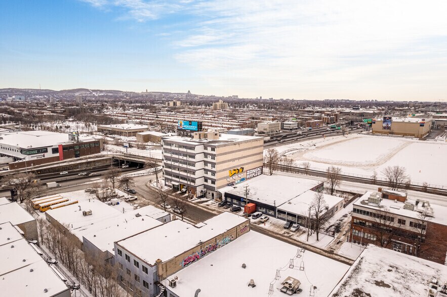 8710 Av du Parc, Montréal, QC for lease - Aerial - Image 2 of 5