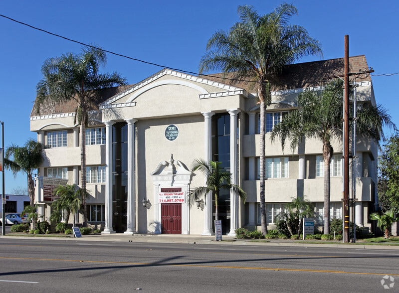 172 N Tustin St, Orange, CA à louer - Photo du bâtiment - Image 3 de 7