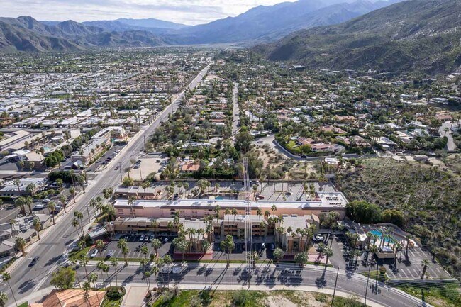 Plus de détails pour 1633 S Palm Canyon Dr, Palm Springs, CA - Services hôteliers à vendre