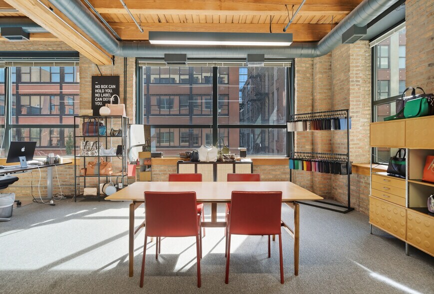303 W Erie St, Chicago, IL à louer - Photo du bâtiment - Image 2 de 2