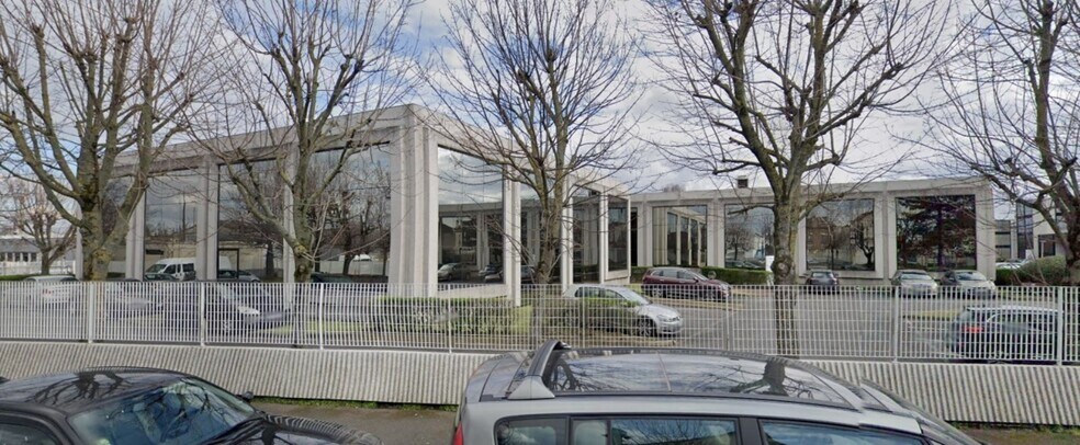 141 Rue Michel Carre, Argenteuil for sale - Building Photo - Image 1 of 4