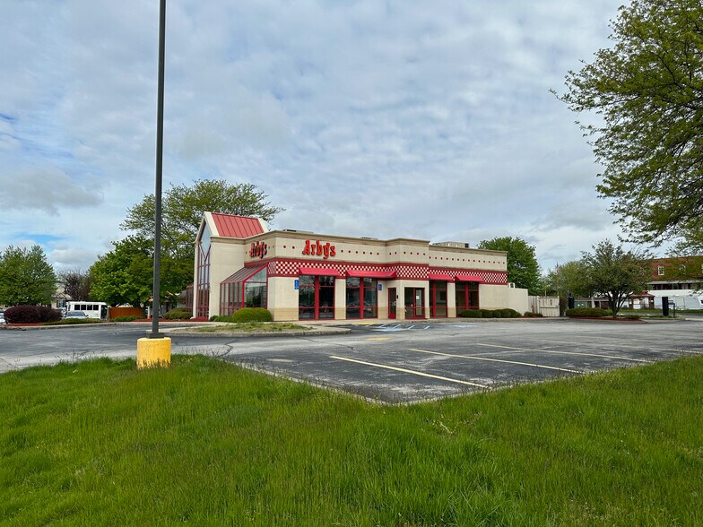 3832 Eagle View Dr, Indianapolis, IN à vendre - Photo du bâtiment - Image 2 de 5