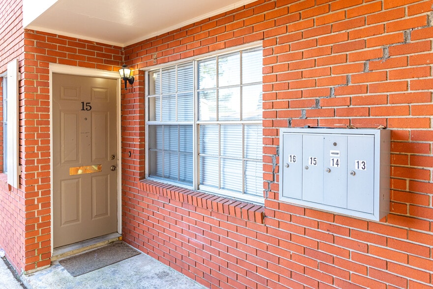2008 Oak Grove Rd, Hattiesburg, MS à vendre - Photo du bâtiment - Image 3 de 4