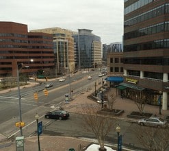 1110 N Glebe Rd, Arlington, VA à louer Aérien- Image 1 de 2