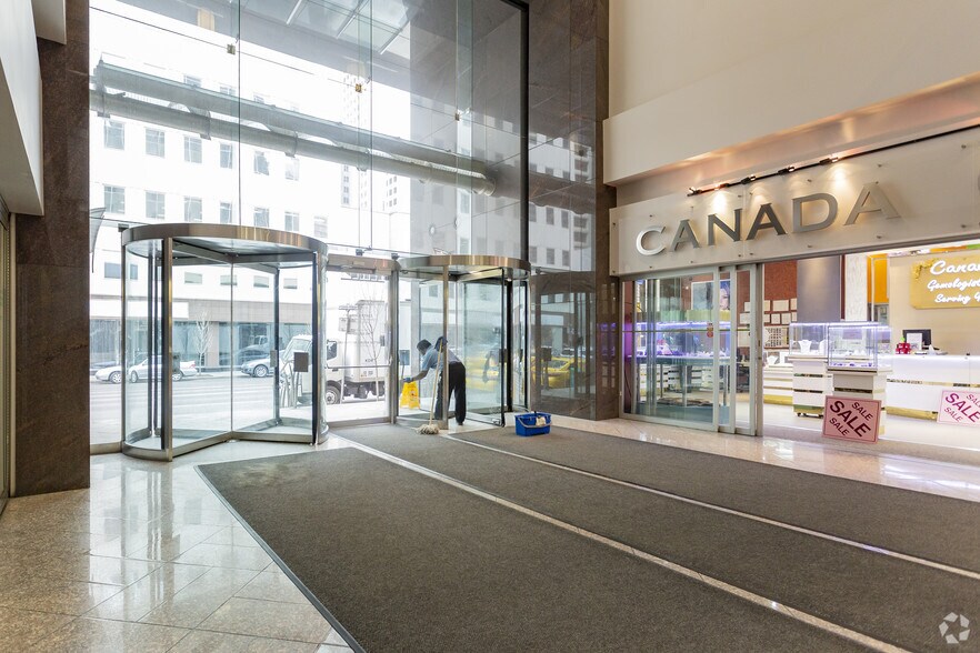 300 5th Ave SW, Calgary, AB à louer - Hall d’entrée - Image 2 de 5
