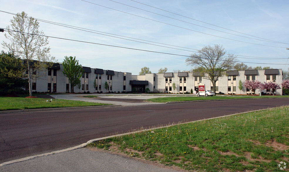 2562-2566 Industry Ln, Norristown, PA à vendre - Photo principale - Image 1 de 1