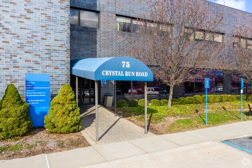 75 Crystal Run Rd, Middletown, NY à louer - Photo du bâtiment - Image 3 de 7