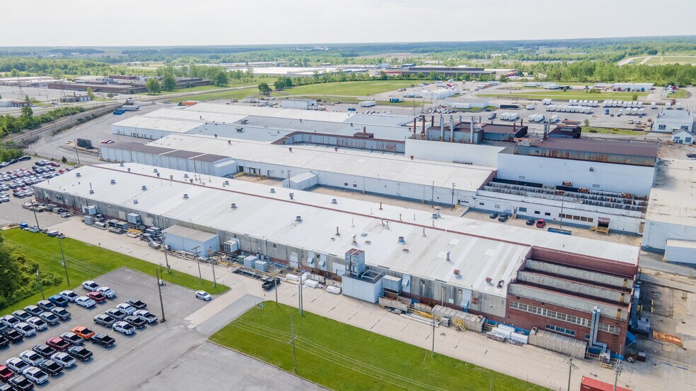 2701 S Coliseum Blvd, Fort Wayne, IN à louer - Photo du bâtiment - Image 2 de 6