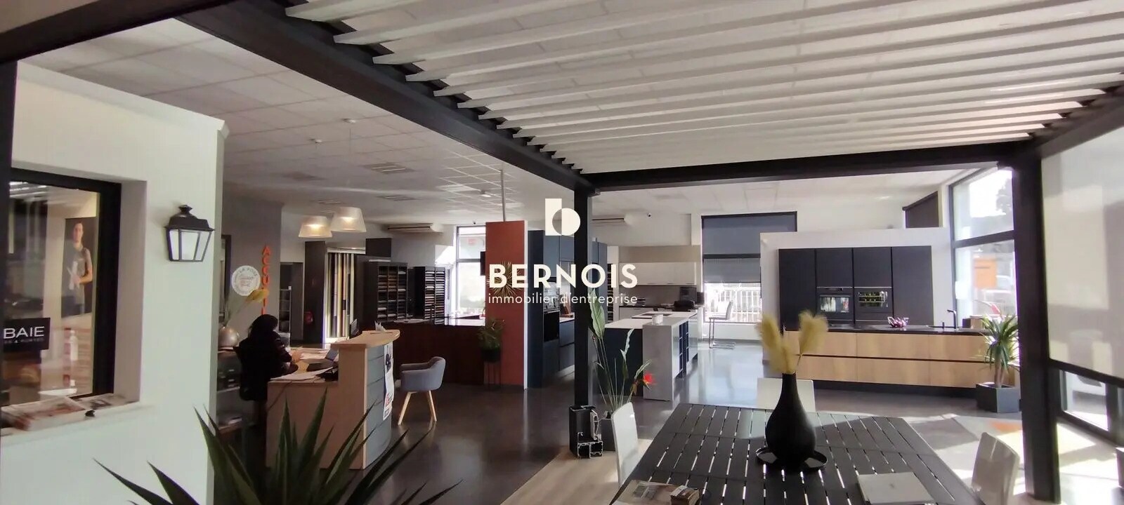 Office in Brignoles for lease Interior Photo- Image 1 of 3