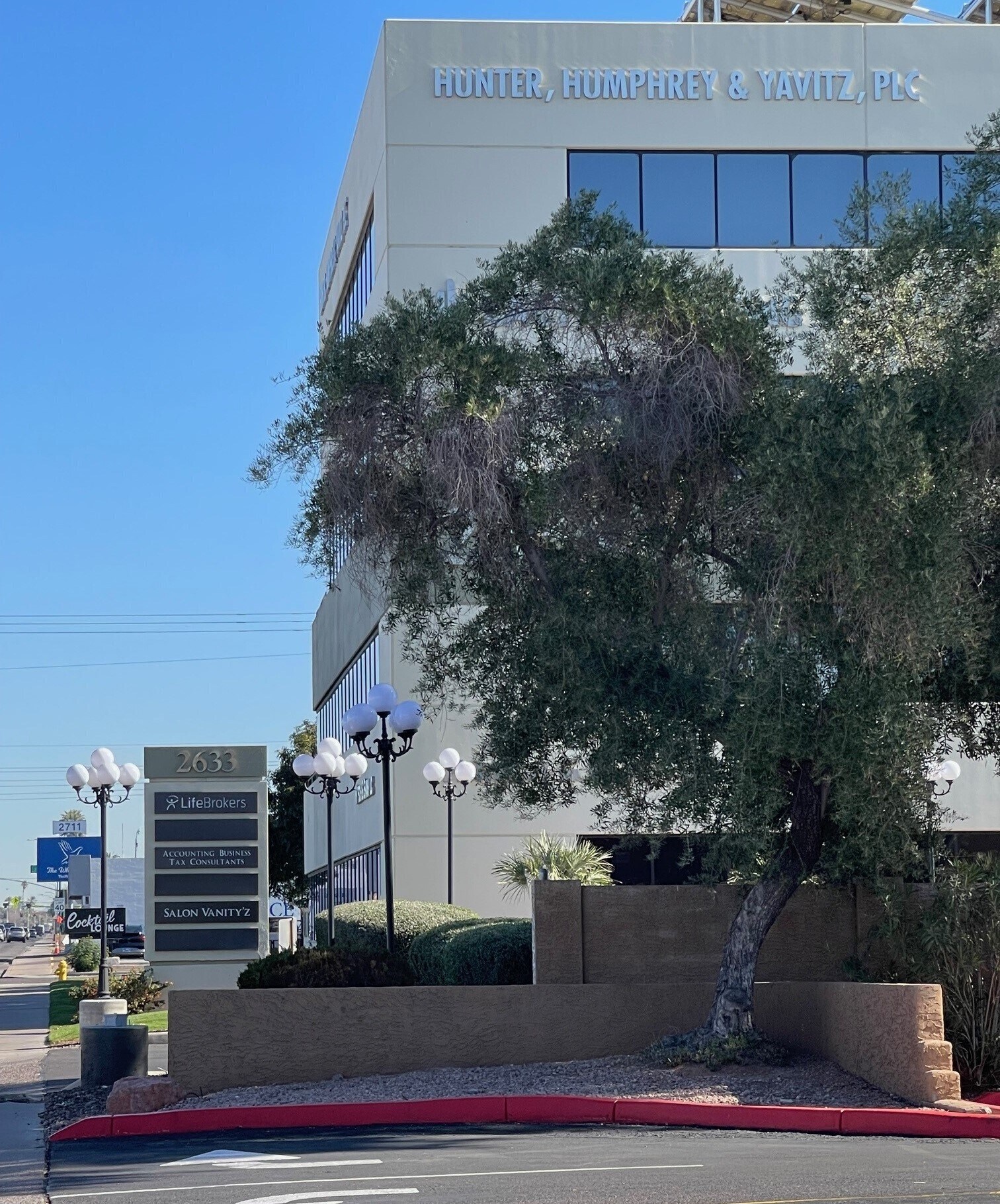 2633 E Indian School Rd, Phoenix, AZ à vendre Photo du bâtiment- Image 1 de 17