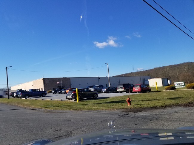 Plus de détails pour 12 Roberts Rd, Pine Grove, PA - Industriel à louer