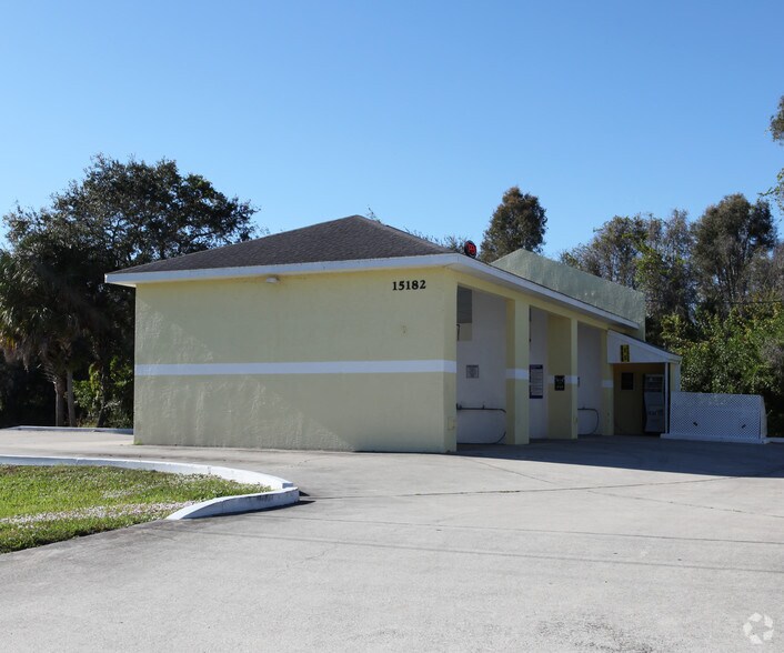 15182 Dahlgren Ave, Port Charlotte, FL à louer - Photo du bâtiment - Image 2 de 46