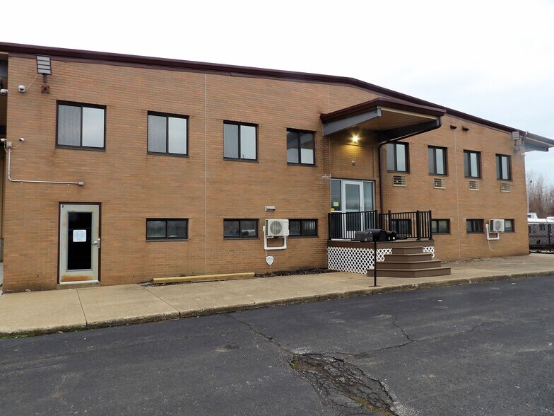 1151 East St, Fairport Harbor, OH à vendre - Photo du bâtiment - Image 2 de 11