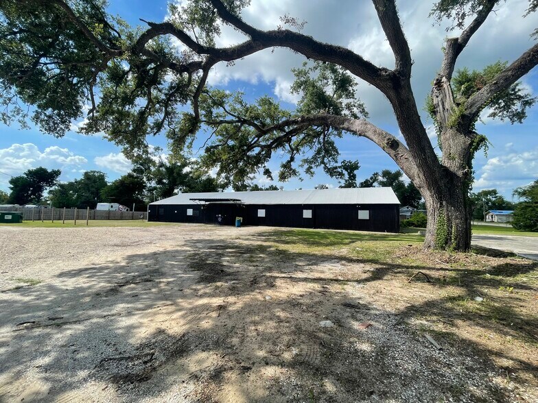 2331 1/2 Broad St, Lake Charles, LA à vendre - Photo du bâtiment - Image 2 de 2