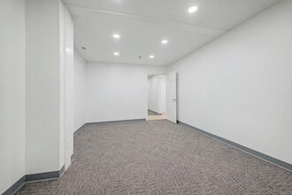 1255 South Park Dr, Kernersville, NC à louer Photo intérieure- Image 1 de 7