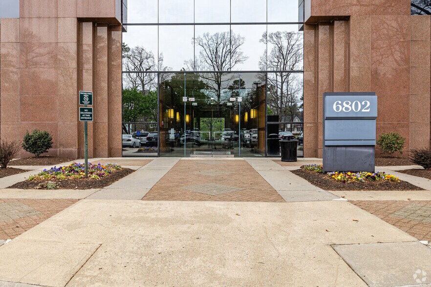 6802 Paragon Pl, Richmond, VA à louer - Photo du bâtiment - Image 3 de 20