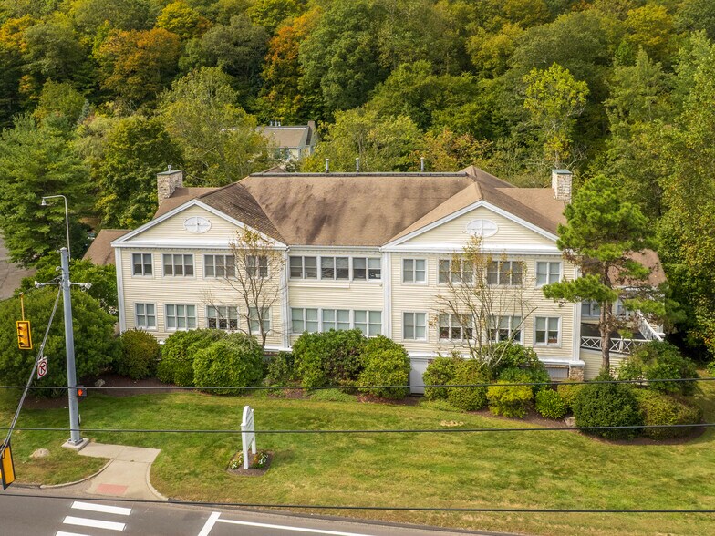 641 Danbury Rd, Ridgefield, CT à louer - Photo du bâtiment - Image 1 de 13