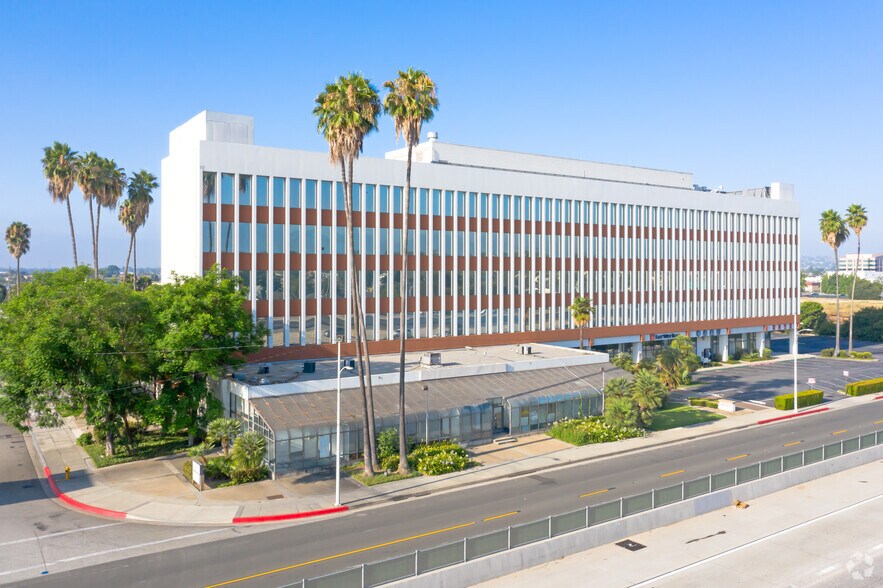 9550 Flair Dr, El Monte, CA à louer - Photo du bâtiment - Image 1 de 2