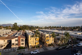 8734-8736 Burnet Ave, North Hills, CA - Aérien  Vue de la carte