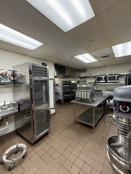 8383 N Booth Ave, Kansas City, MO à louer - Photo du bâtiment - Image 3 de 13