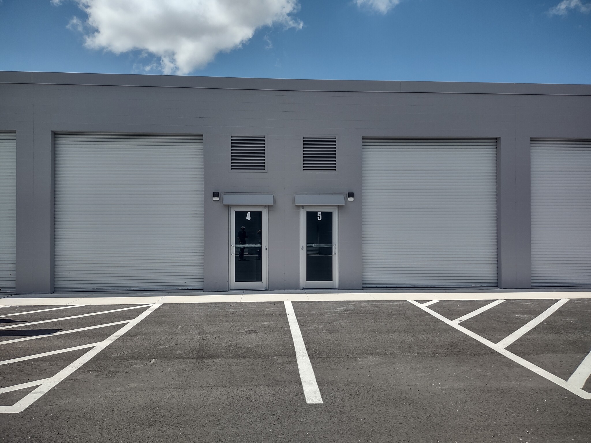 8268 Ulmerton Road Rd, Largo, FL for lease Building Photo- Image 1 of 11