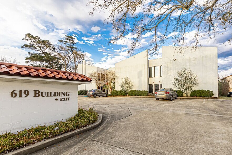 619 Jefferson Hwy, Baton Rouge, LA à louer - Photo du bâtiment - Image 2 de 7