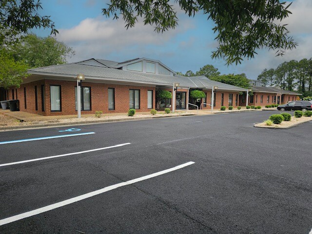 2111 Hartford Rd, Hampton, VA à louer Photo du bâtiment- Image 1 de 2