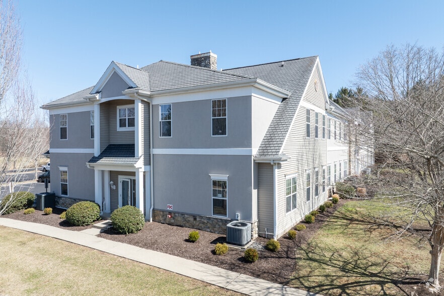 1 Edgeview Dr, Hackettstown, NJ à louer - Photo du bâtiment - Image 3 de 12