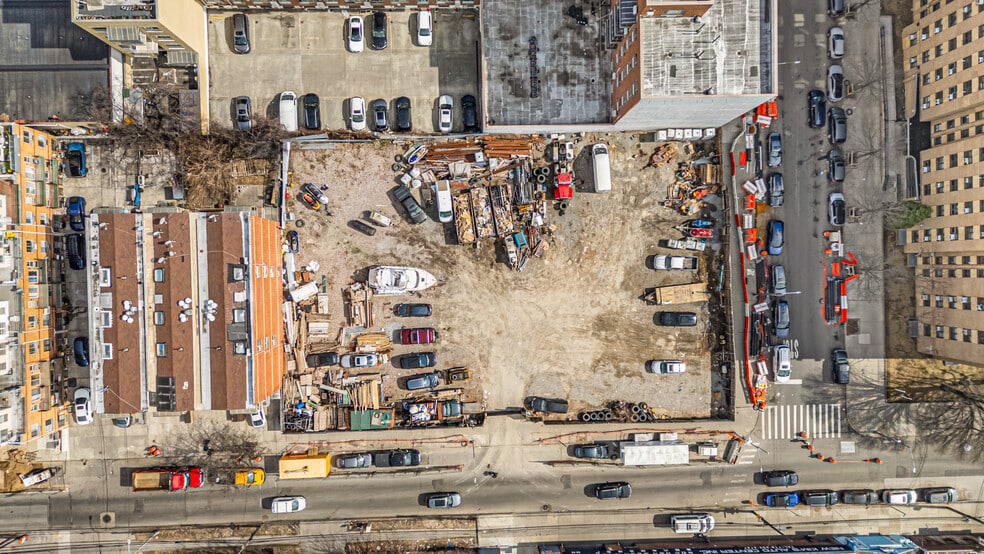 3219-3235 Linden Pl, Flushing, NY à vendre - Photo du bâtiment - Image 2 de 11