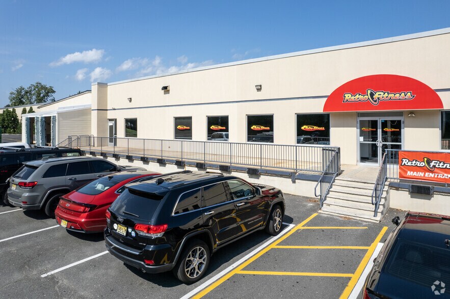 185 State Highway 36, West Long Branch, NJ à louer - Photo du bâtiment - Image 3 de 4