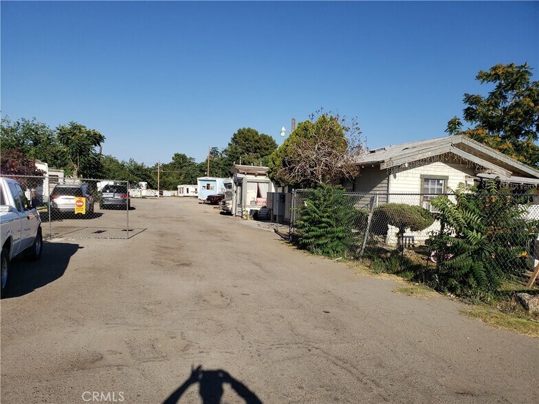 922 S Union Ave, Bakersfield, CA à vendre - Photo du bâtiment - Image 2 de 7
