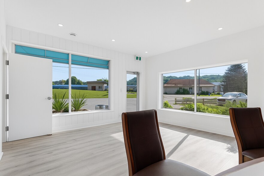 204 Carlow Rd, Central Elgin, ON à vendre - Photo du bâtiment - Image 2 de 22