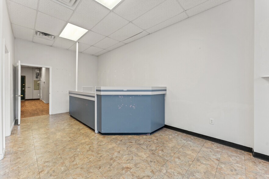 179 College Dr, Orange Park, FL à louer - Photo du bâtiment - Image 3 de 9