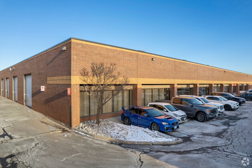 375 Admiral Blvd, Mississauga, ON à louer - Photo du bâtiment - Image 2 de 5