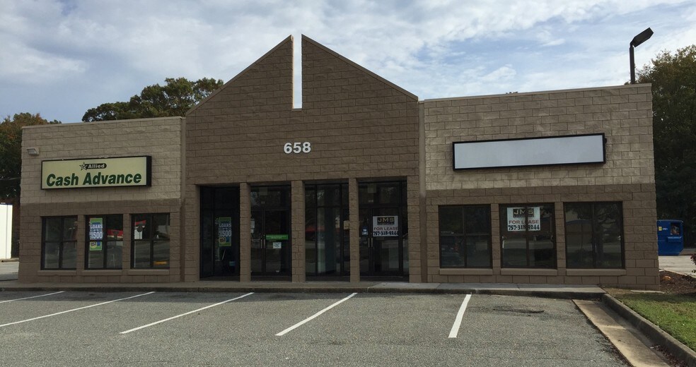 658 J Clyde Morris Blvd, Newport News, VA à louer - Photo du bâtiment - Image 2 de 3