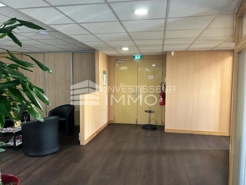 Bureau dans Saint-Ouen-sur-Seine à vendre - Hall d’entrée - Image 3 de 7