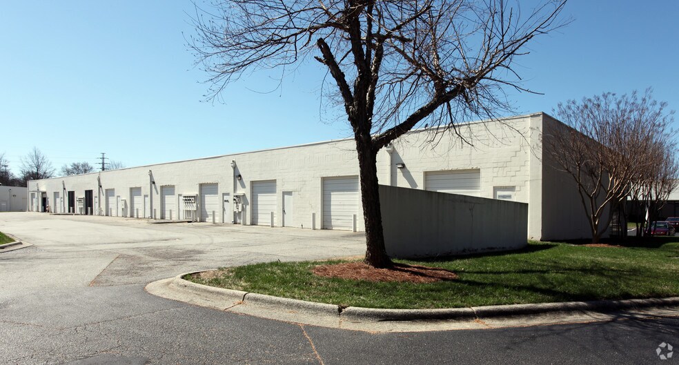 317 Westgate Dr, Greensboro, NC à louer - Photo du bâtiment - Image 2 de 2