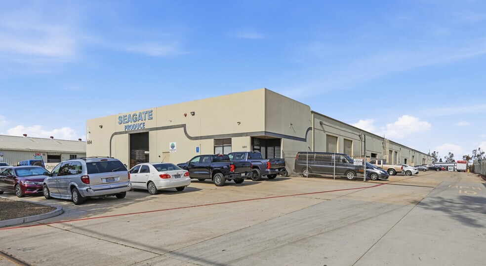 698 Anita St, Chula Vista, CA for lease - Building Photo - Image 2 of 7