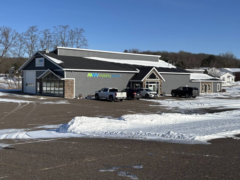 3115 Oak Knoll Dr, Eau Claire, WI à louer - Photo du bâtiment - Image 3 de 21