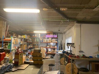 Plus de détails pour Multi-résidentiel à vendre